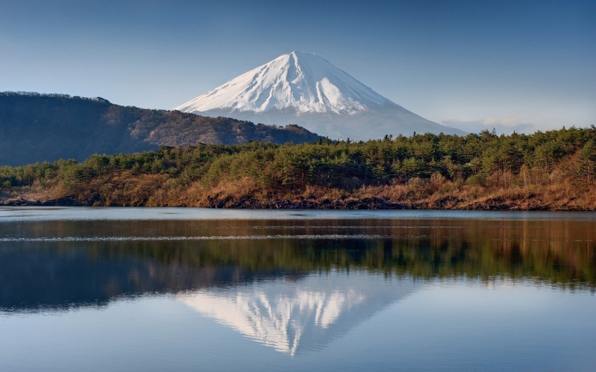 Гора Фудзияма в Японии. Фудзияма Хонсю. Остров Хонсю Япония. Гора Фудзи в Японии.
