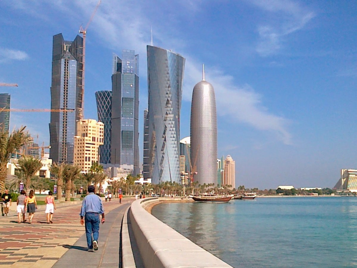 Катар страна газ. Доха столица. Доха Корниш Катар. Доха столица Катара достопримечательности. Доха Катар достопримечательности.