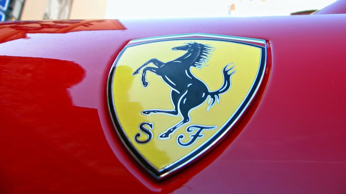 Эмблемы автомобилей Ferrari