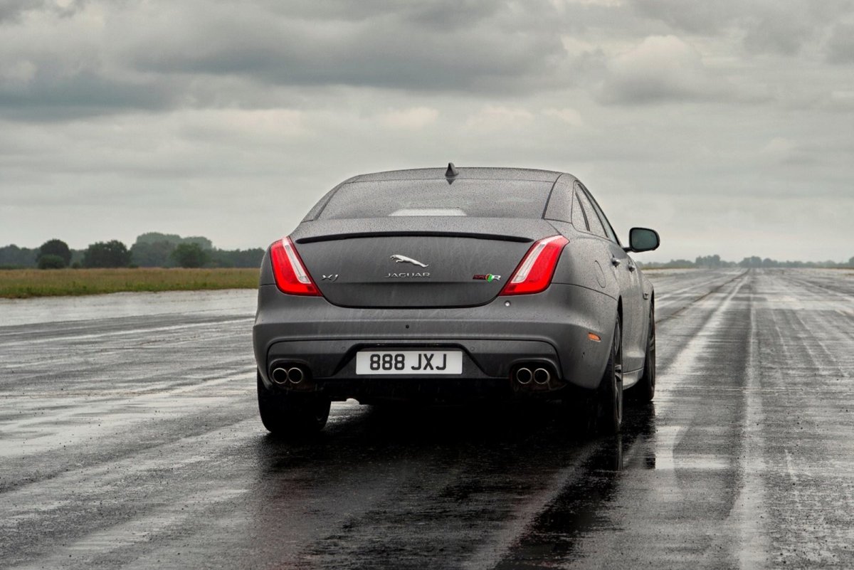 Jaguar XJR 575