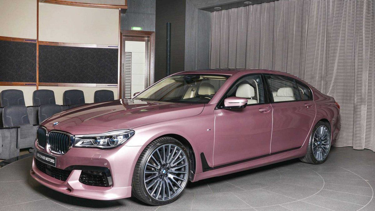 BMW 750li XDRIVE розовая
