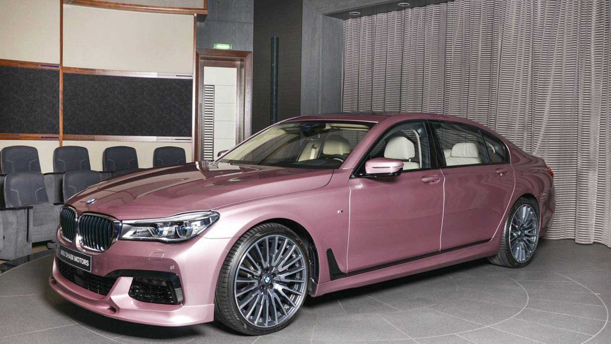 BMW 750li XDRIVE розовая
