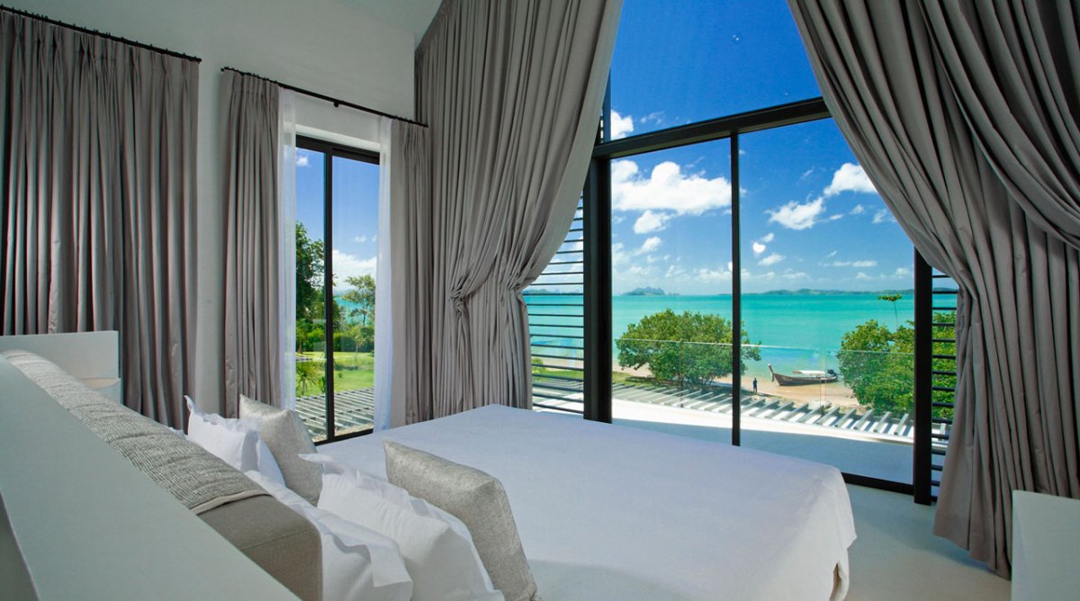Спальня с видом на море вилла