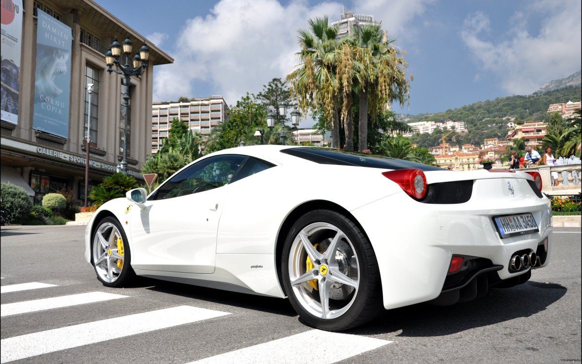 Машина Ferrari 458 Italia