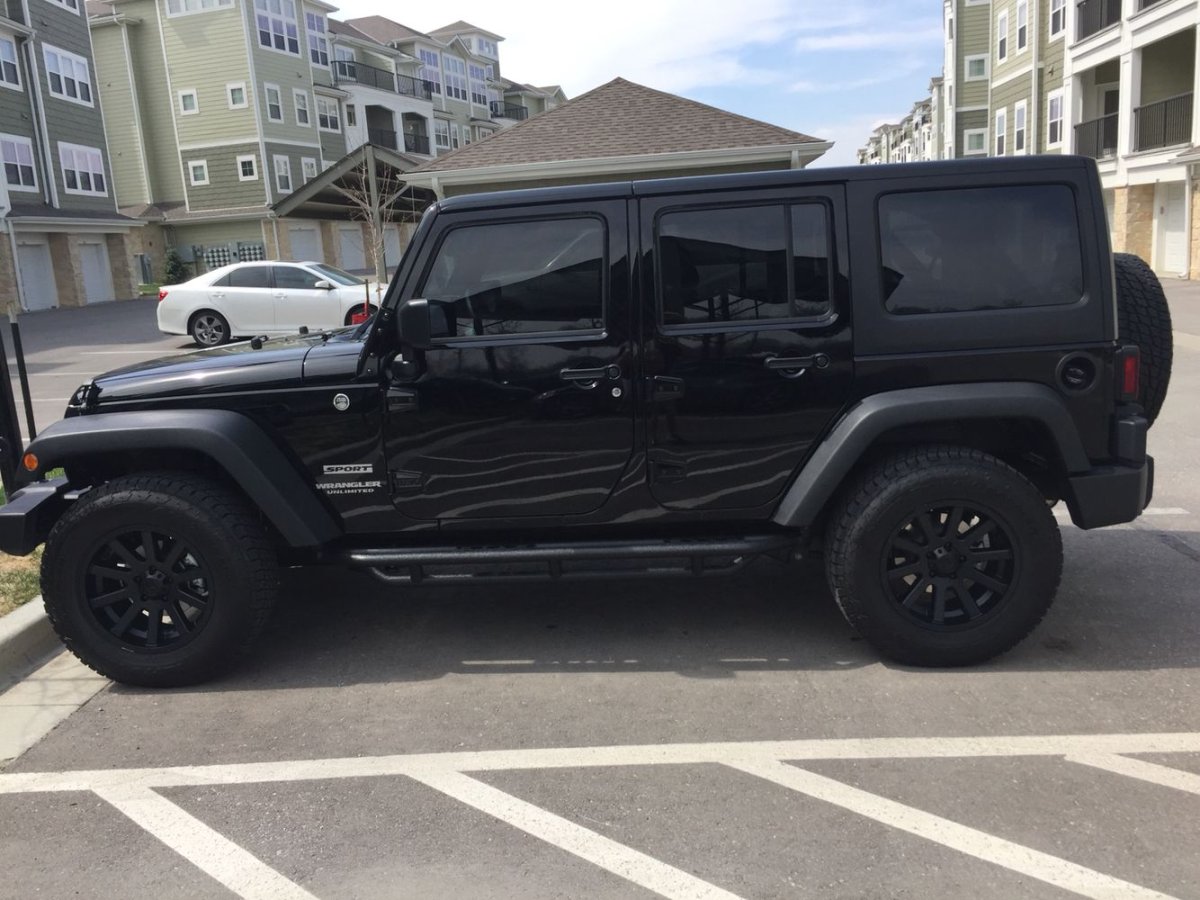 Jeep Wrangler 2017 черный тонированный
