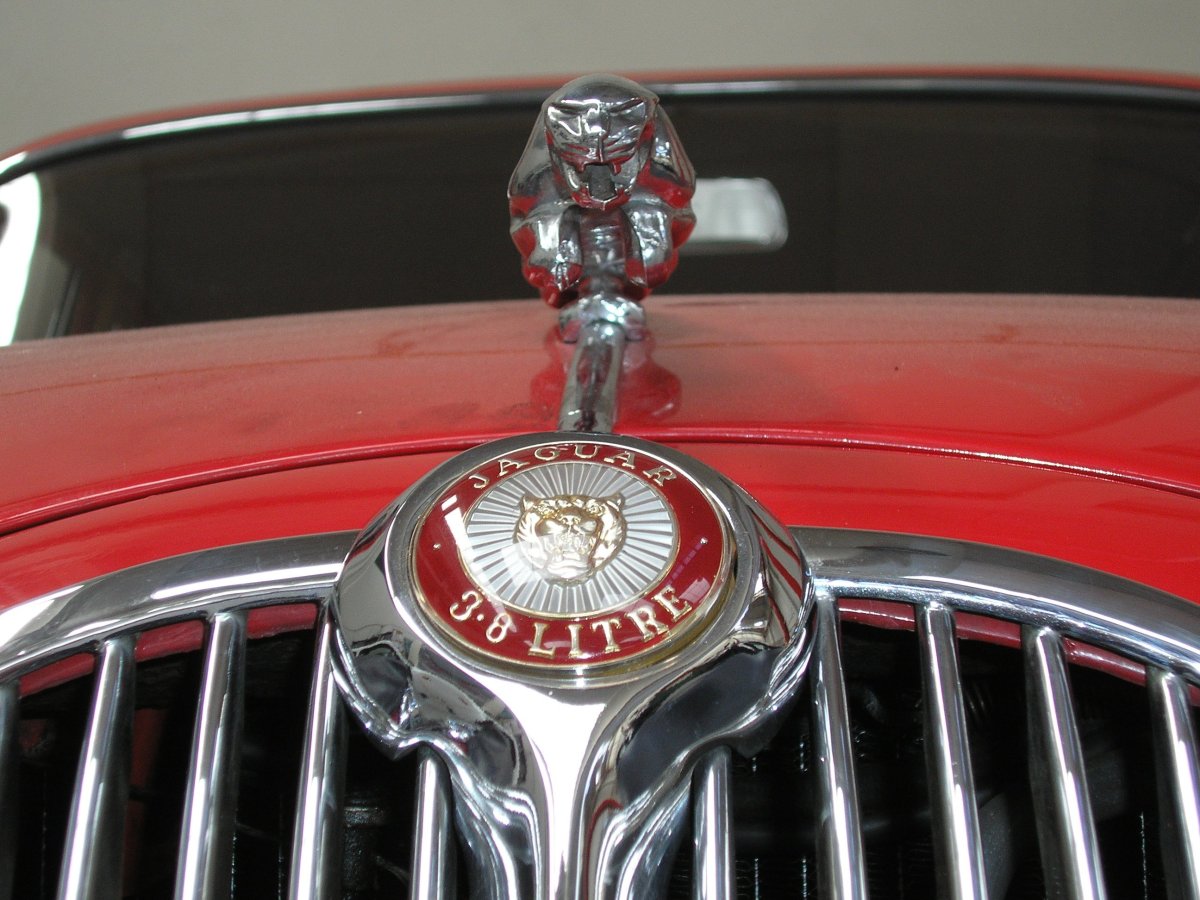 Марка автомобиля с гербом