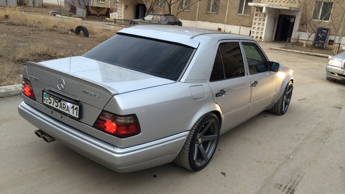 Mercedes w124 серебристый