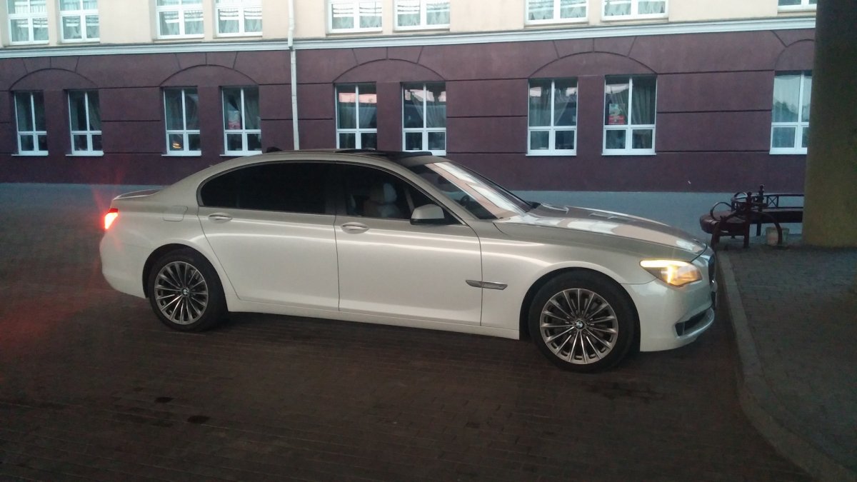 BMW 7 long белая