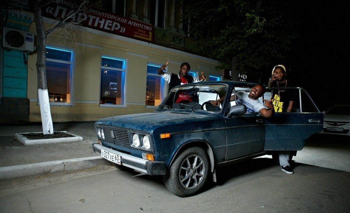 Негр на жигулях