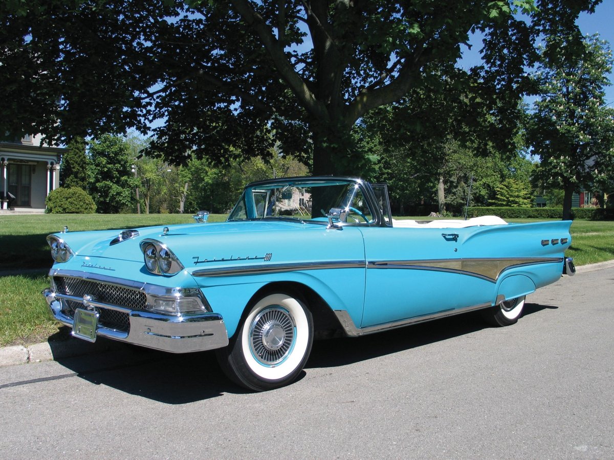 Ford Sunliner 1958
