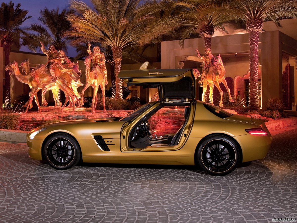 Mercedes AMG SLS Desert Gold