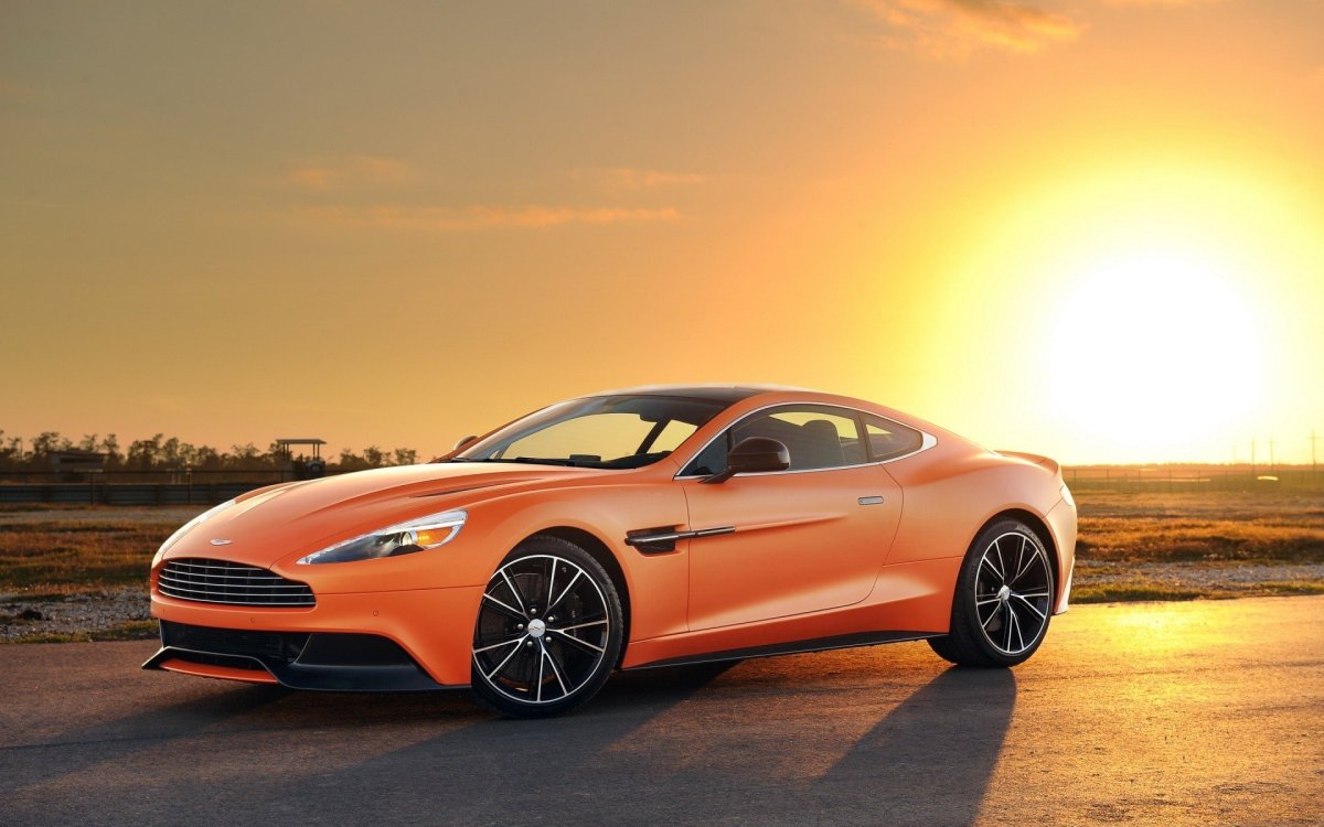 Aston Martin Vanquish оранжевый