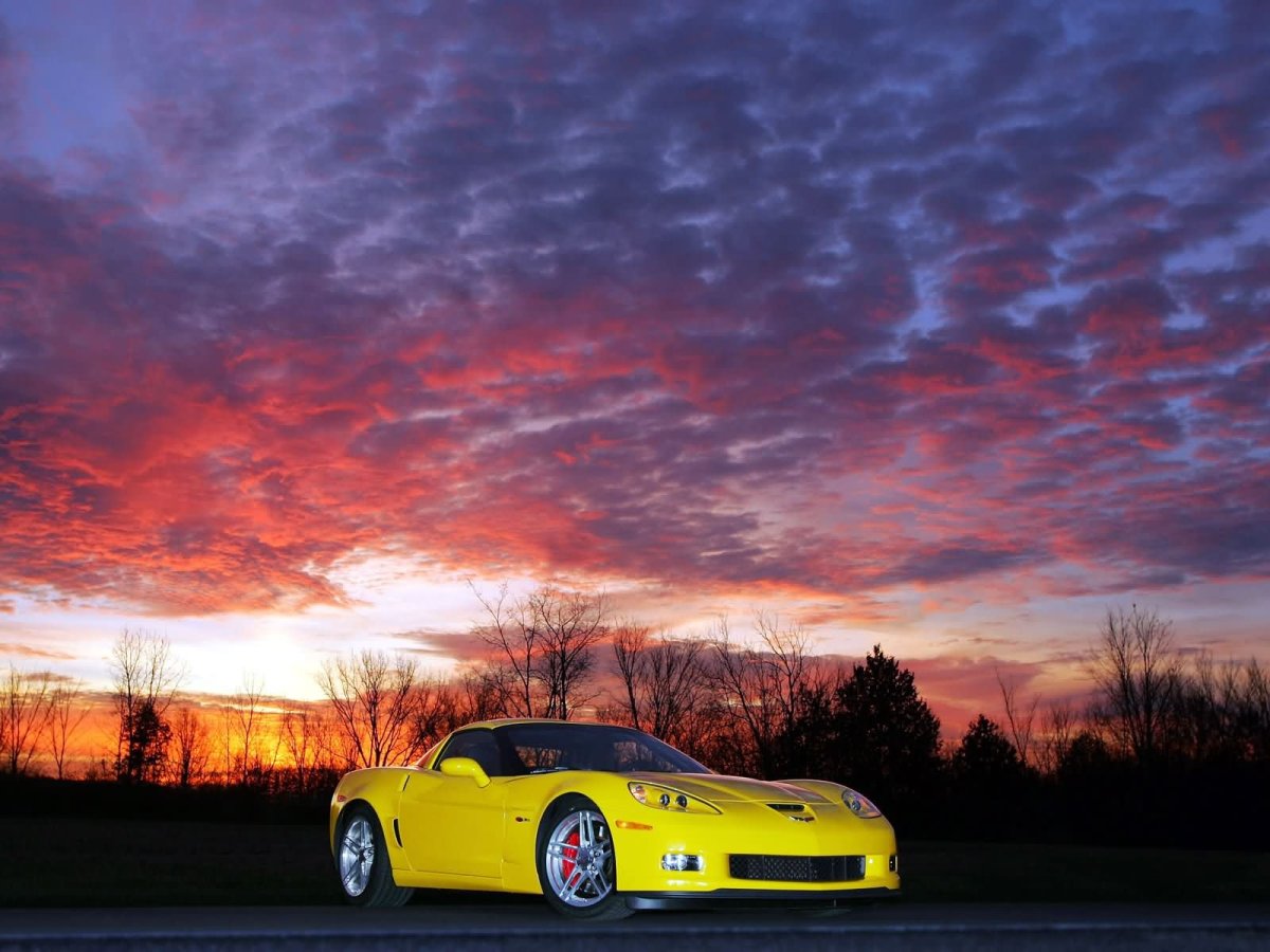Шевроле Корвет z06 на закате
