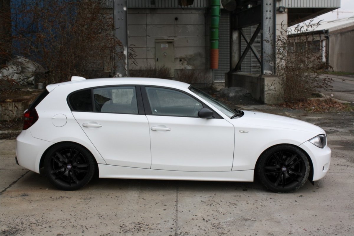 BMW e87 белая