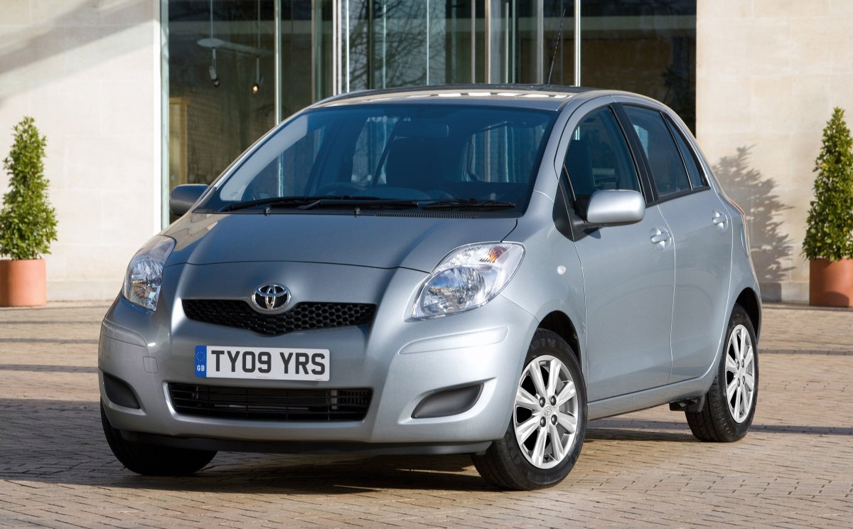 Toyota Yaris 2009 год