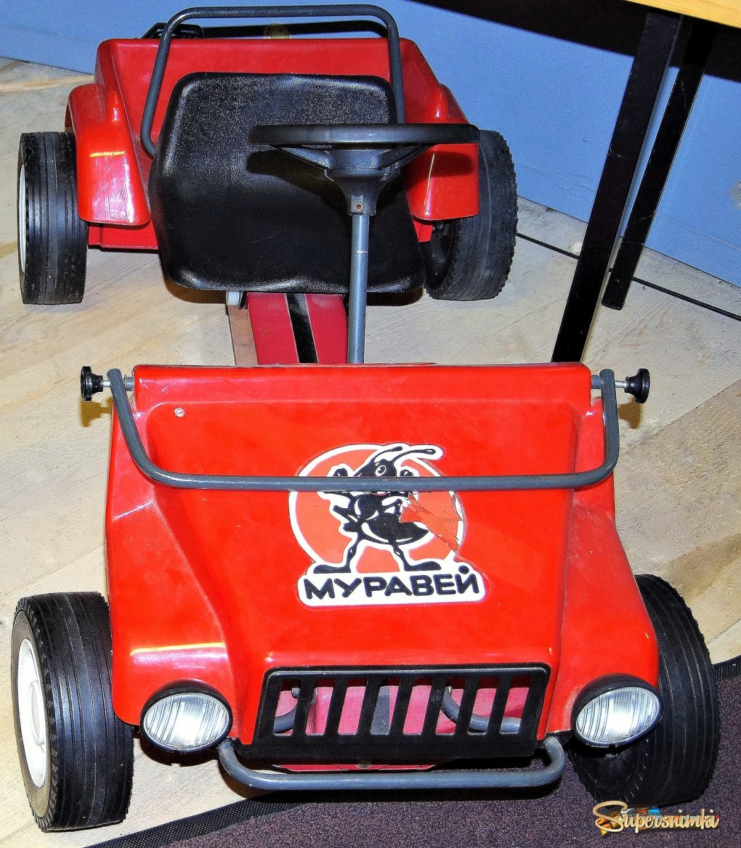 Детская машина муравей с педалями