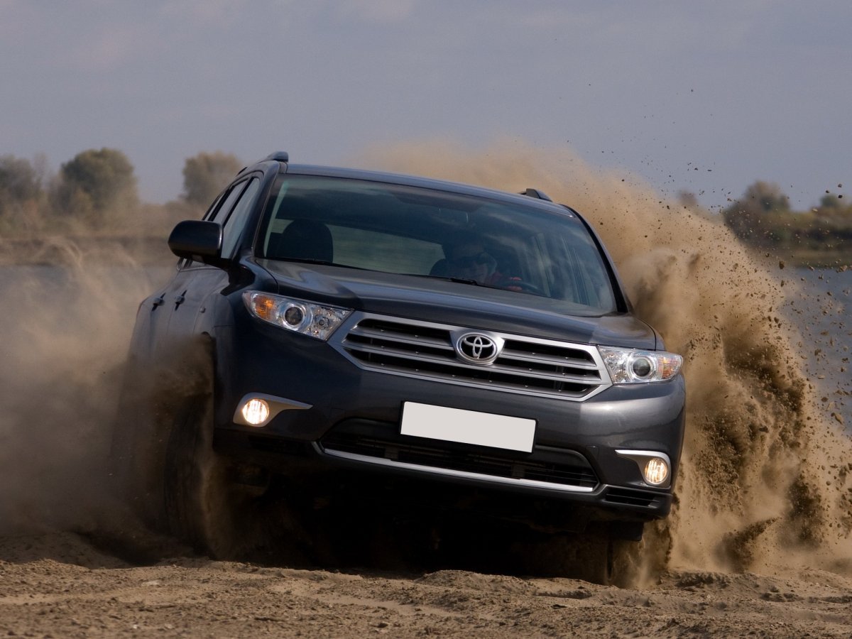 Toyota Highlander 2011 горах