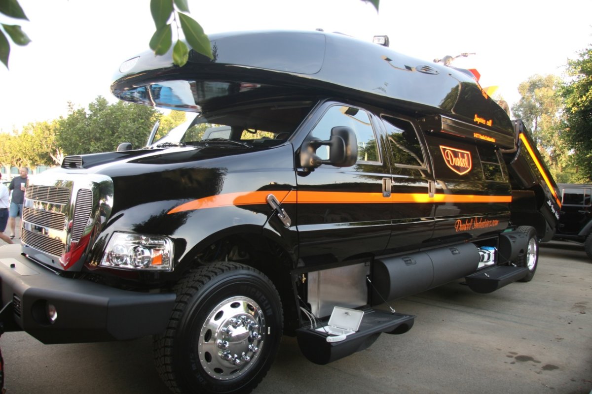 Ford f-750 dunkel Luxury Hauler 4х4