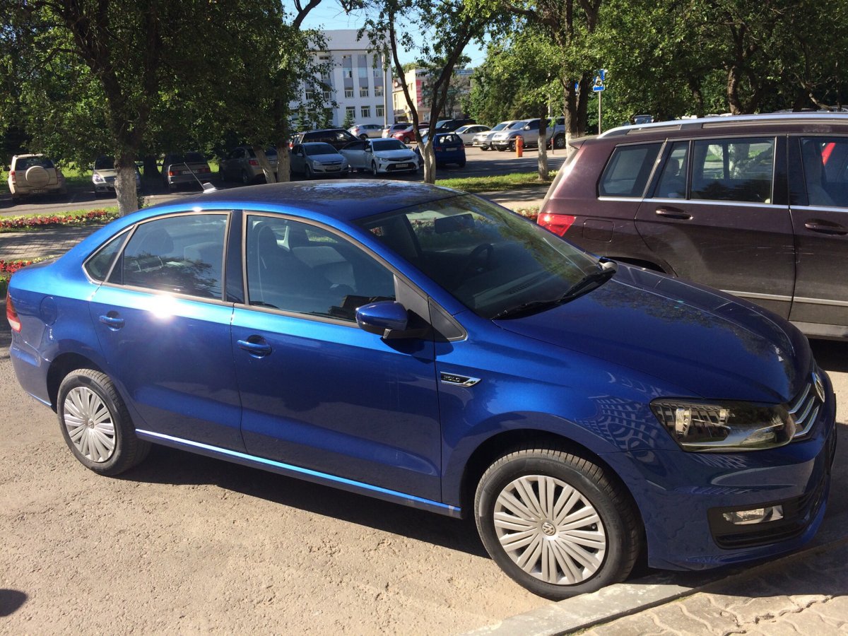 Volkswagen Polo синий Reef