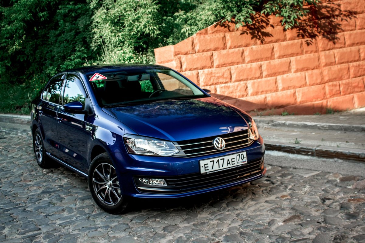 Volkswagen Polo sedan синий