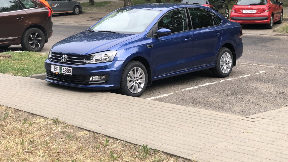 Volkswagen Polo sedan синий