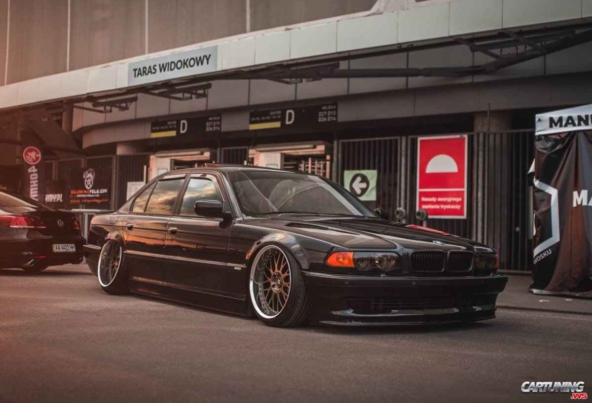 BMW e38 long stance