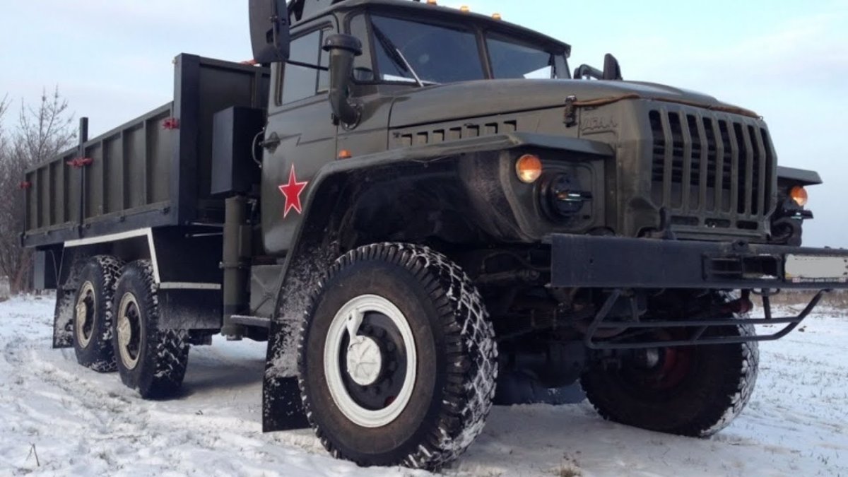 Армейский грузовик Урал 4320