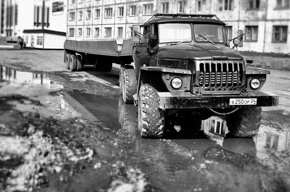 Урал-4420 военный тягач
