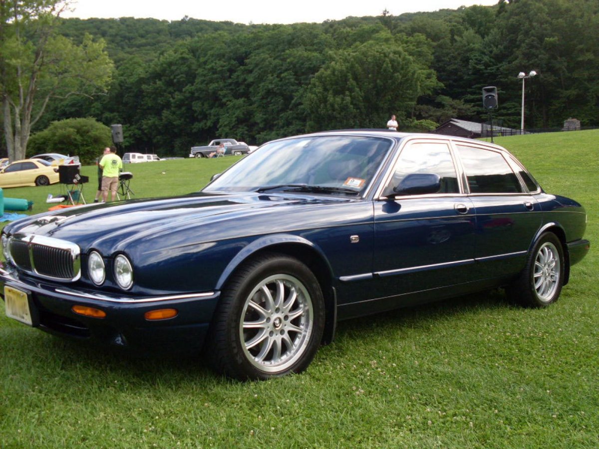 Yaguar XJ 2000