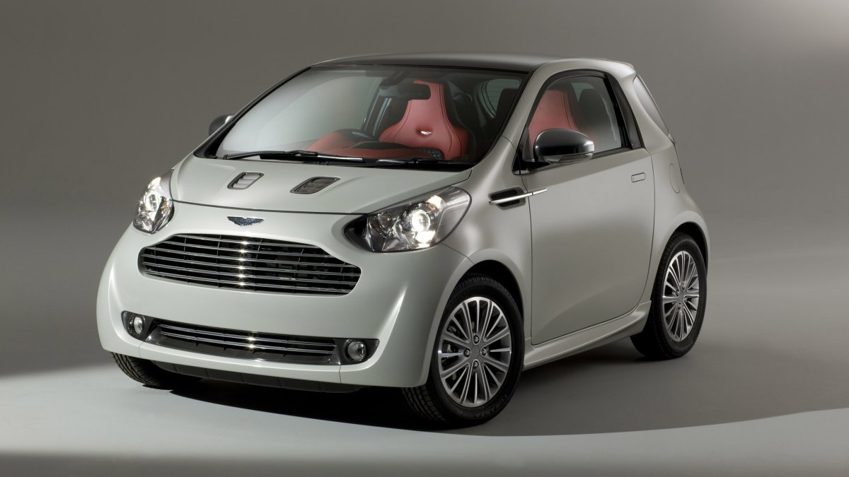 Машина Aston Martin Cygnet