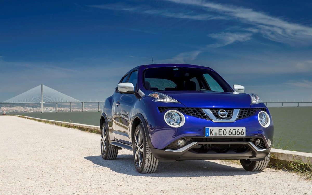 Nissan Juke кроссоверы морская волна