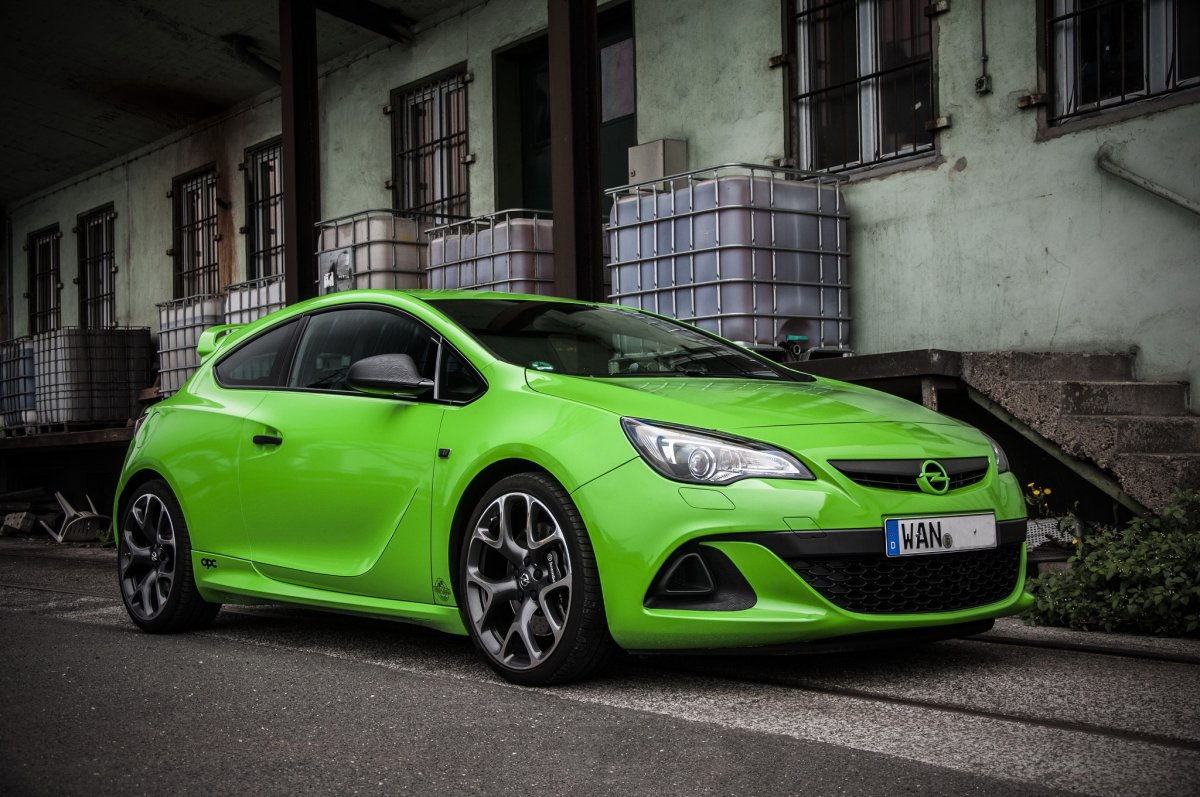 Opel Astra j зеленая