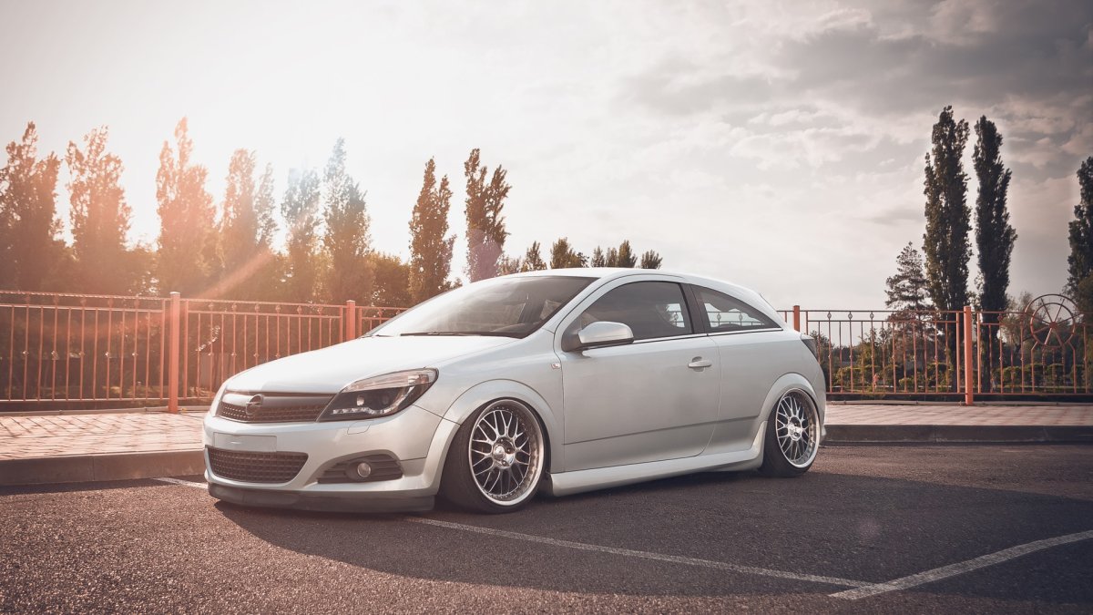 Opel Astra h GTC stance