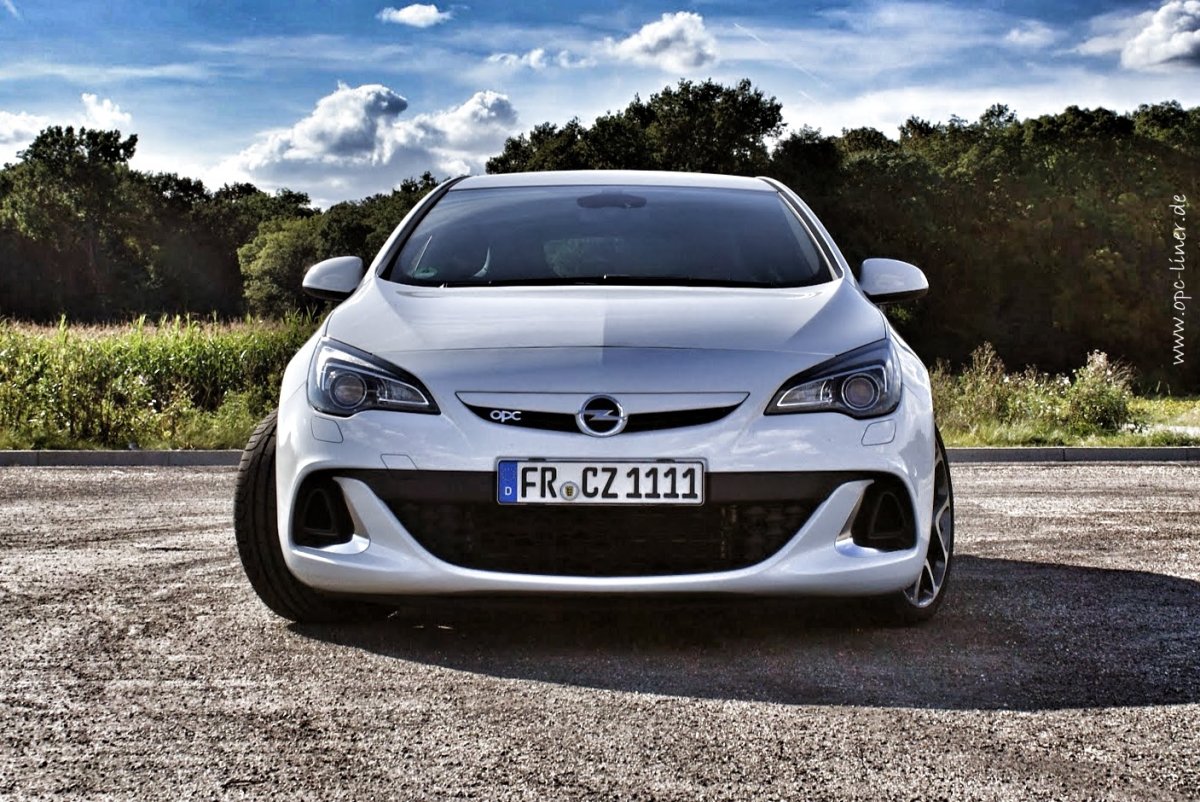 Opel Astra GTC OPC белый