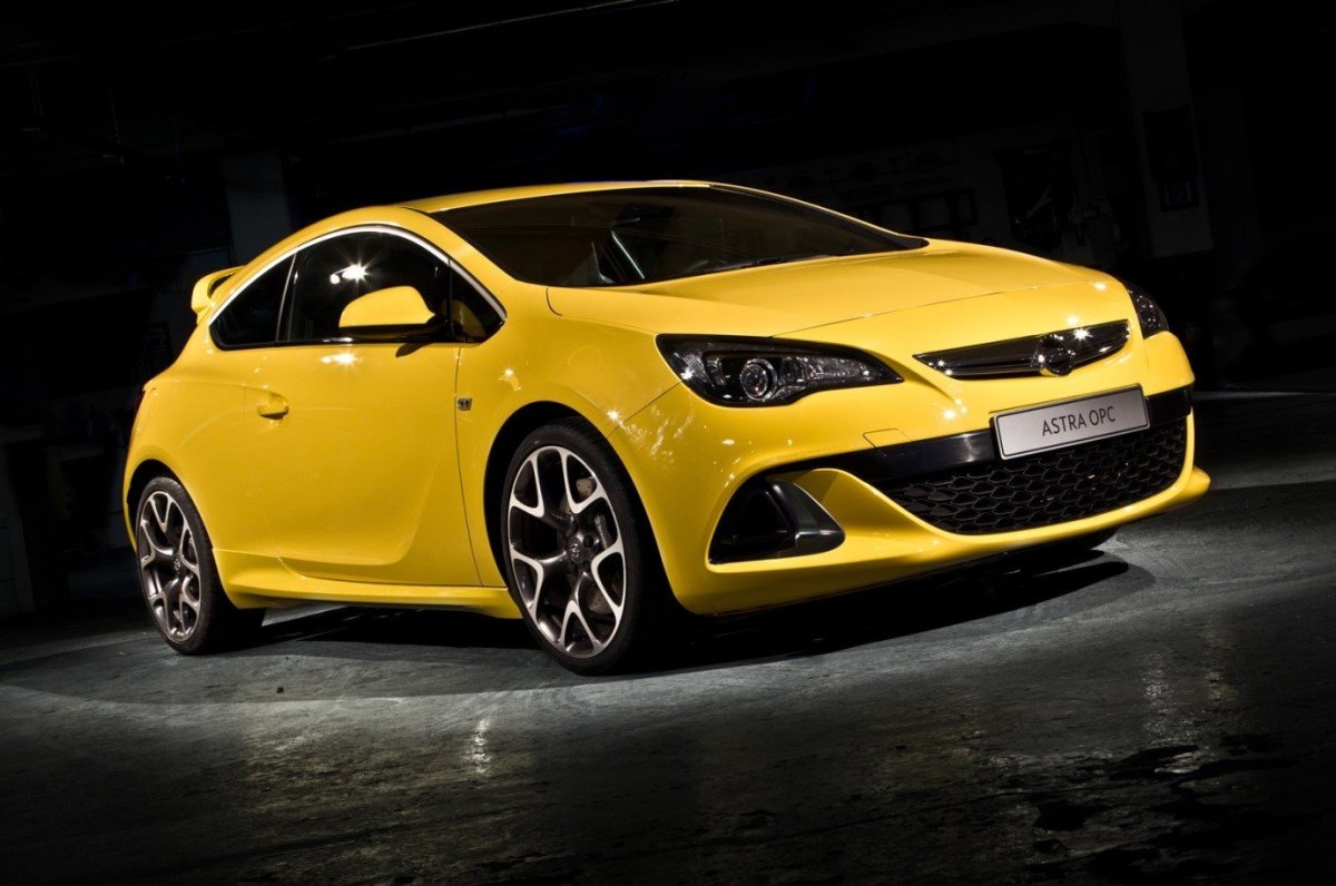Opel Astra GTC OPC 2012