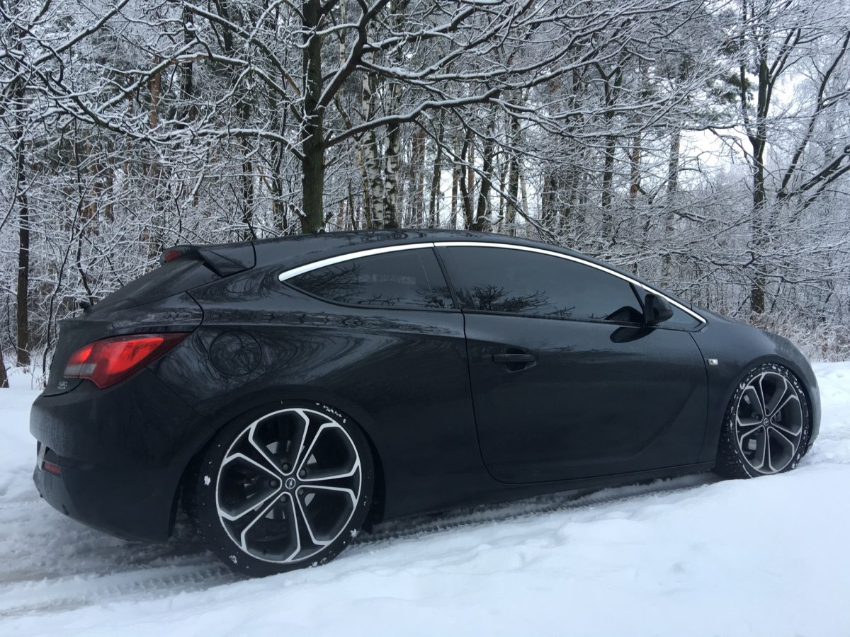 Opel Astra j GTC черный