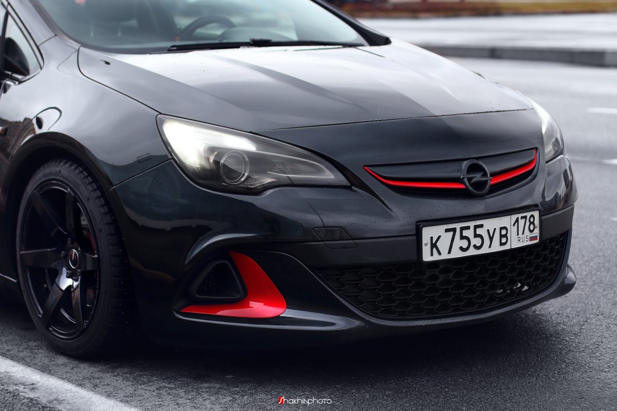 Opel Astra j GTC черный