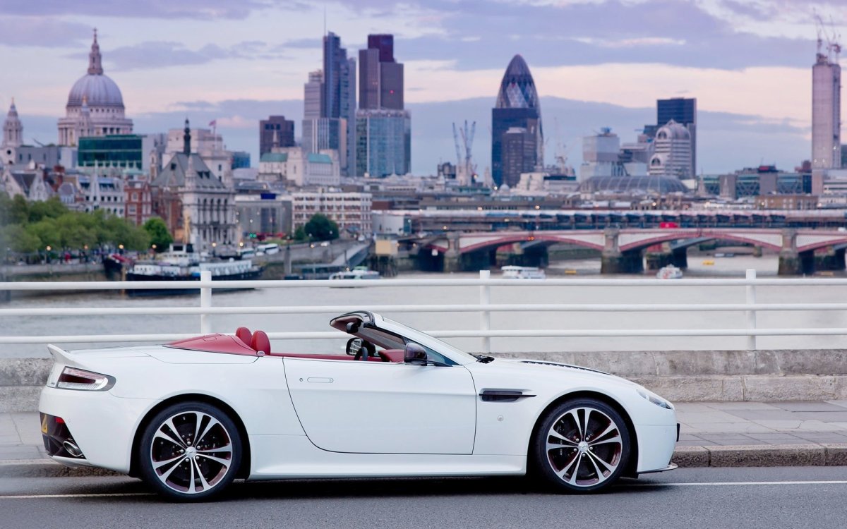 Aston Martin v12 Vantage
