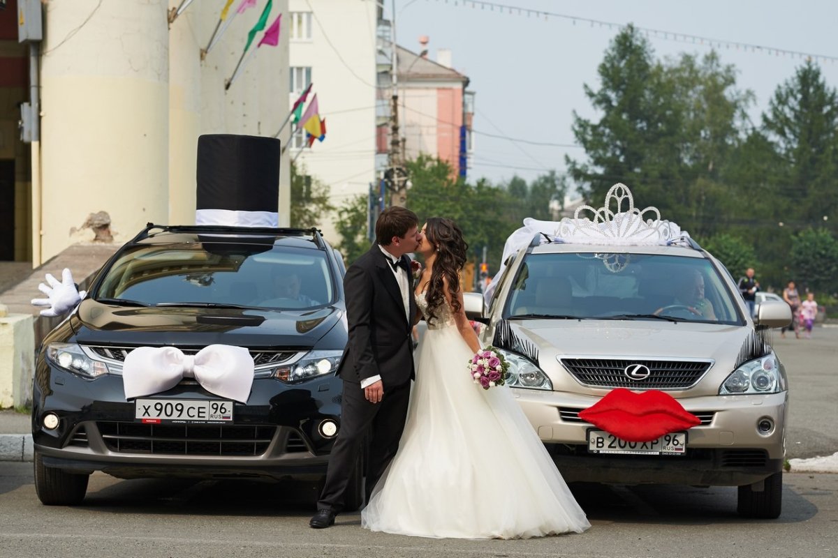 Жених маши. Свадебная машина. Свадебные украшения на машину. Машина жениха и невесты. Украшение свадебной машины невесты.