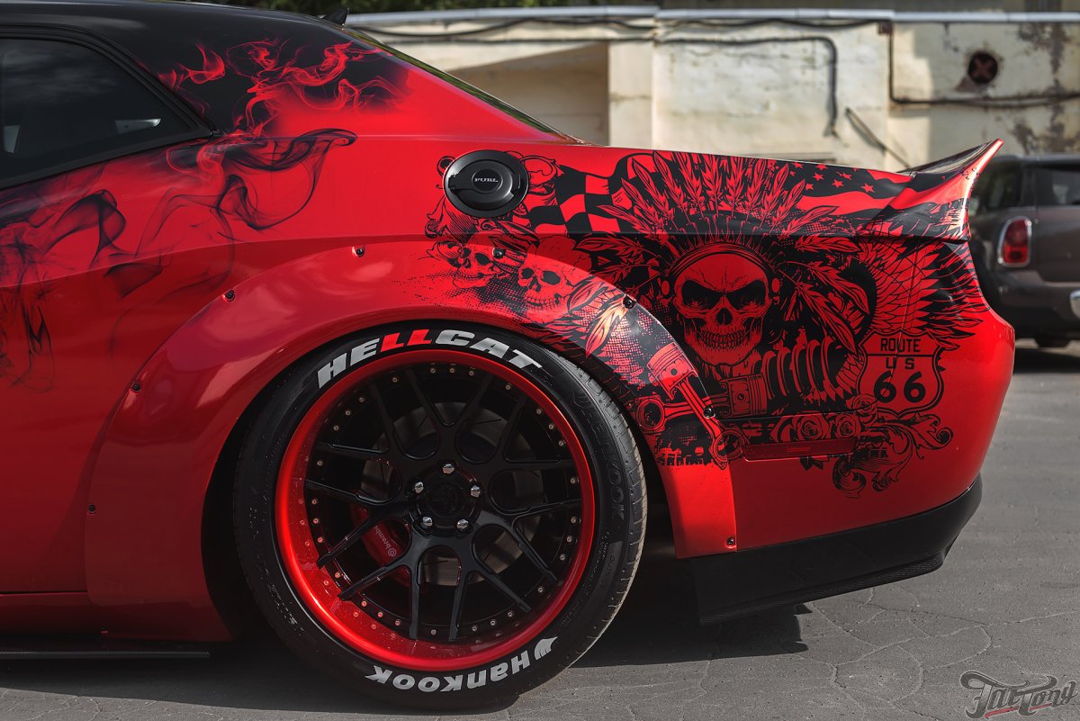 Додж Челленджер Hellcat Liberty walk