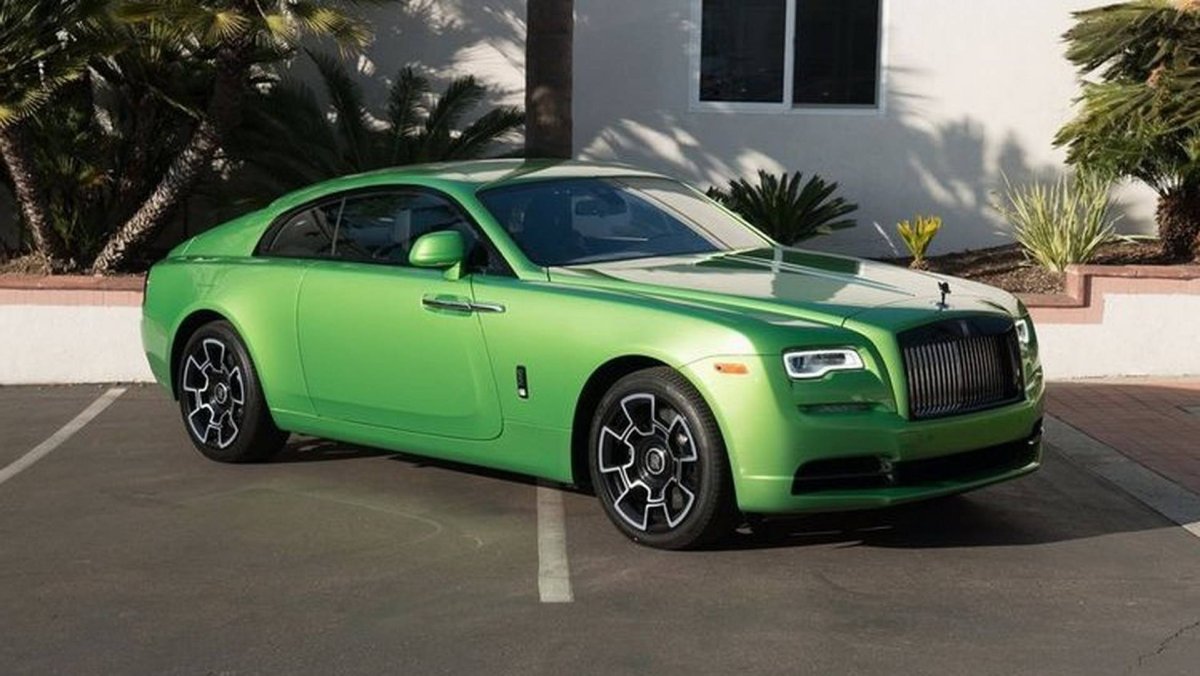 Rolls Royce Wraith зеленый