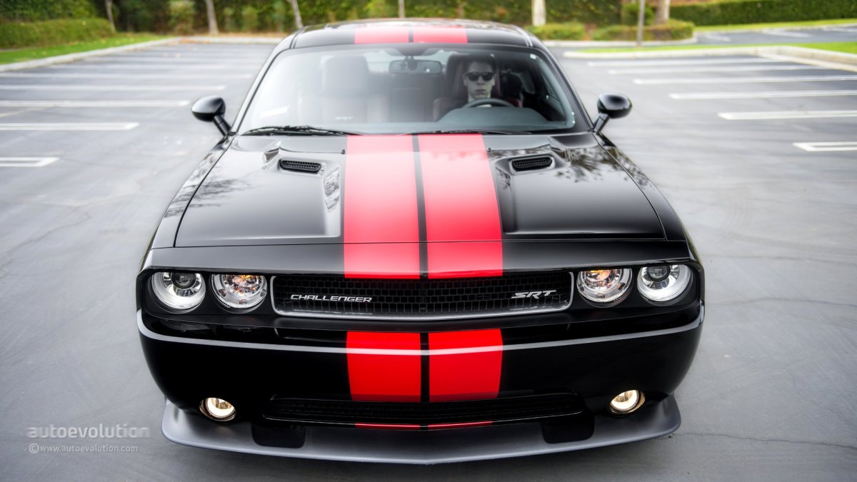 Dodge Challenger srt8 Red