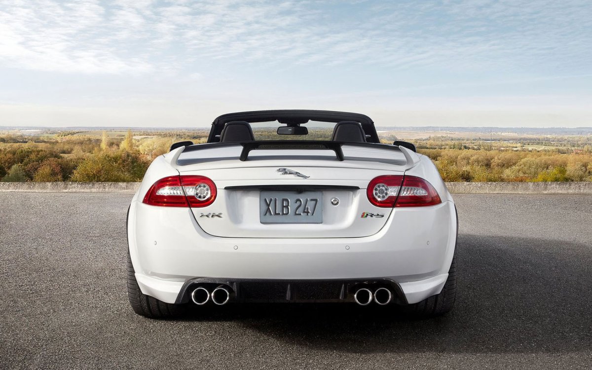 Yaguar XKR 2011 спереди