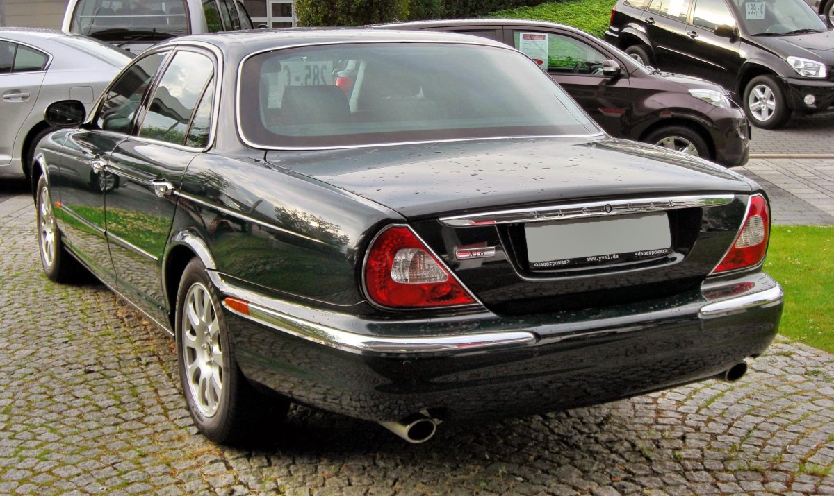 Jaguar xj6 сзади