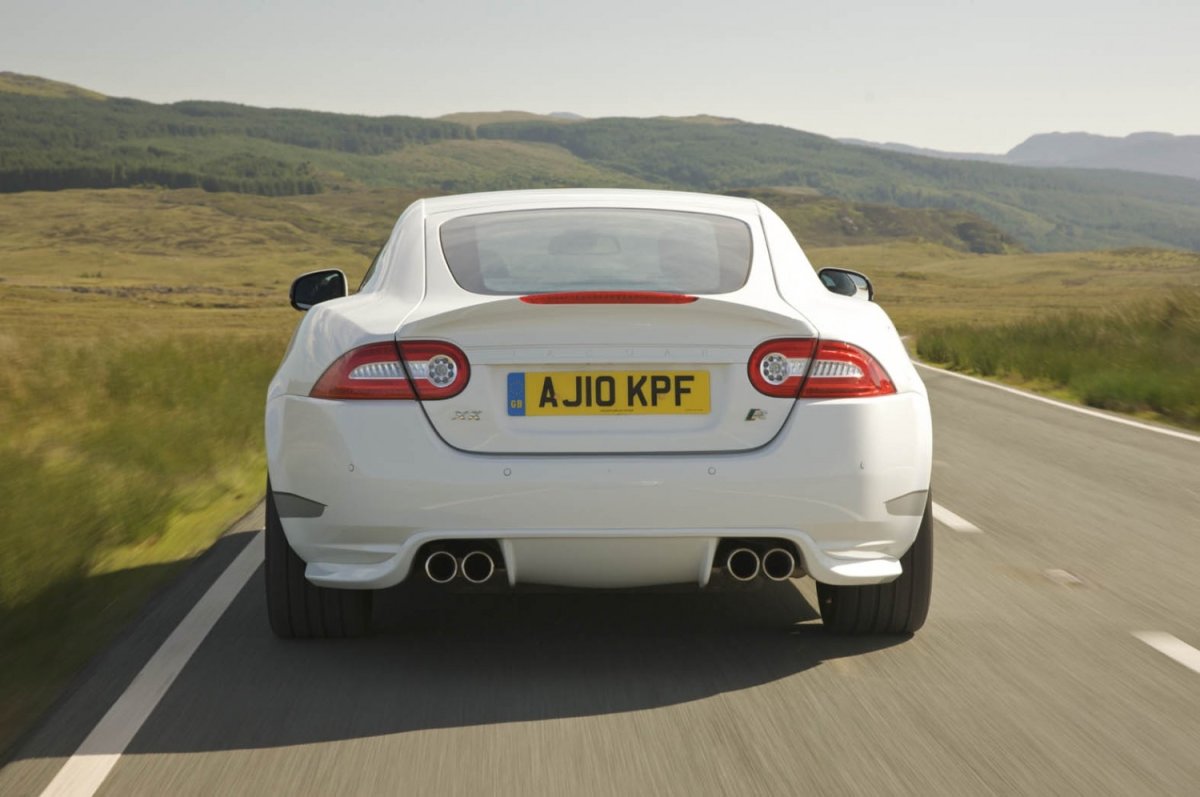Jaguar XK сзади