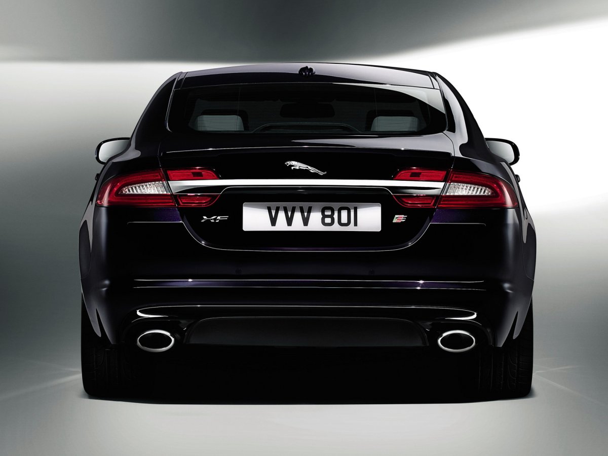 Jaguar XF 2010 сзади