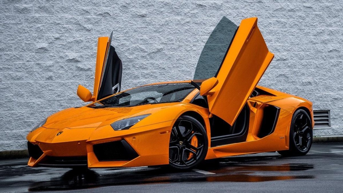 Lamborghini Aventador оранжевая