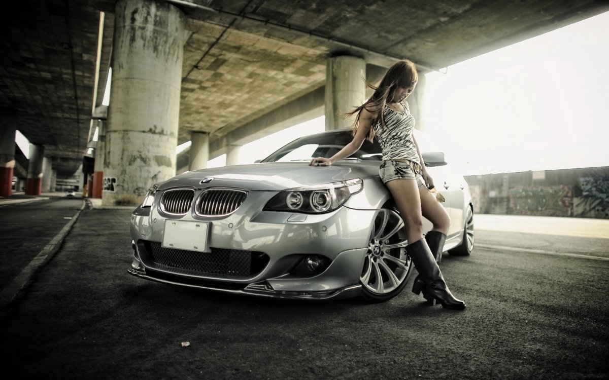 BMW e60 и девушка