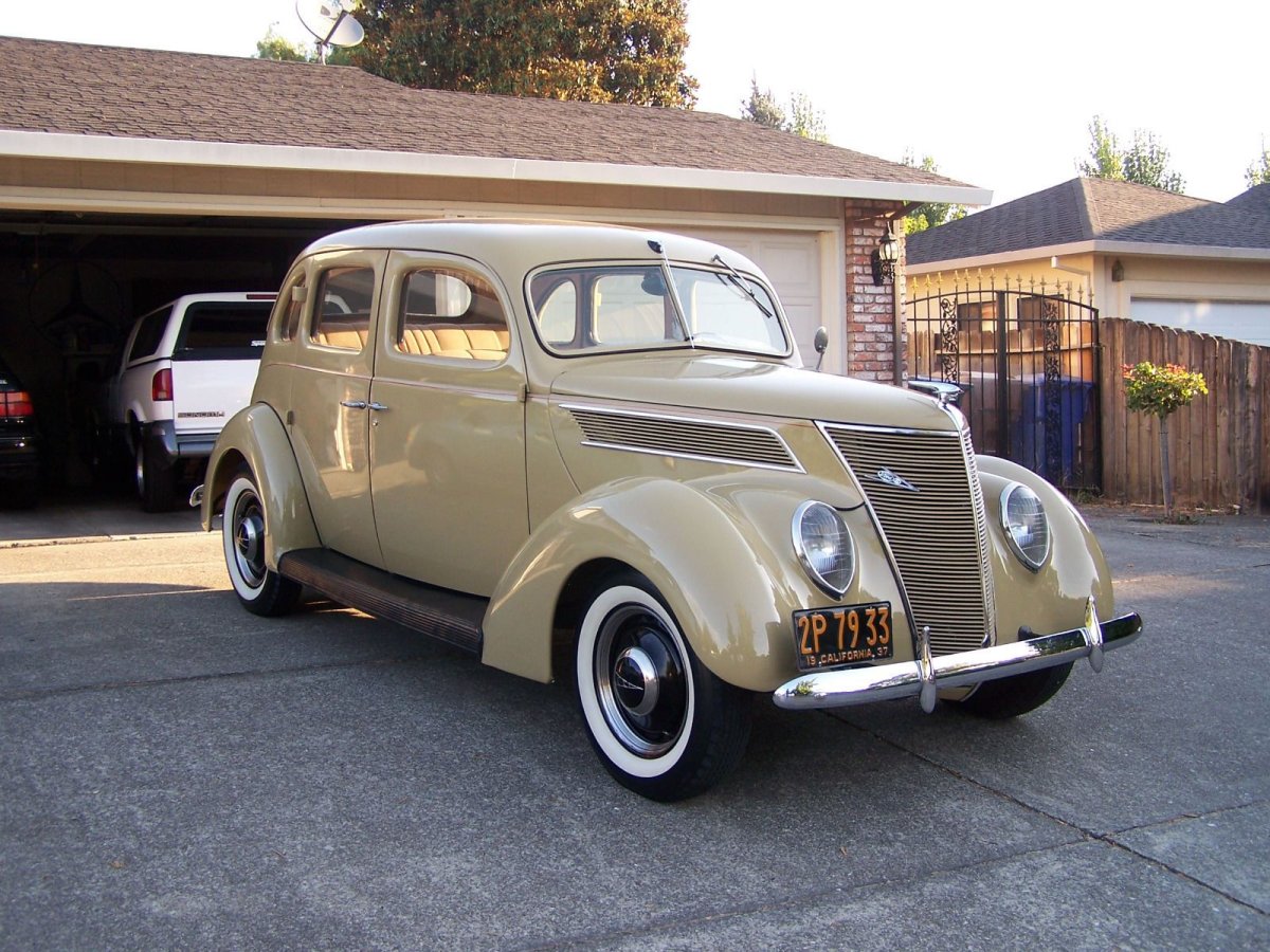 1937 Ford sedan 2 Door