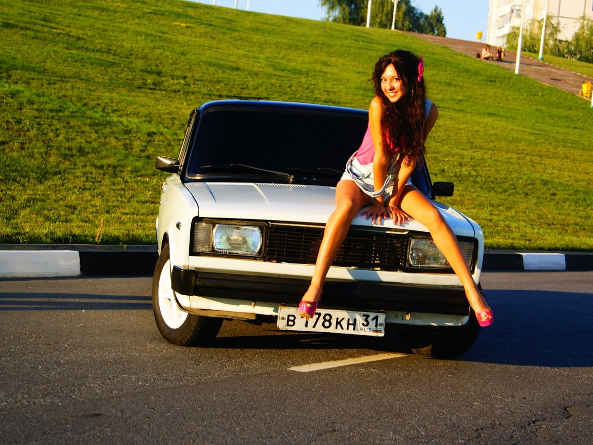 ВАЗ 2107 И ВАЗ 2114 девушка